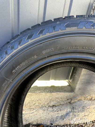 Bridgestone Blizzak Revo GZ 215/60 R16