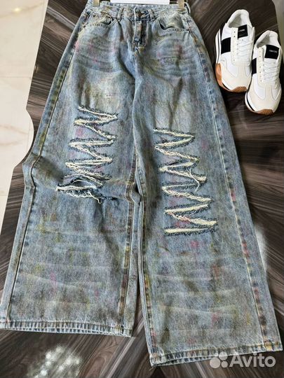 Рубашка и джинсы