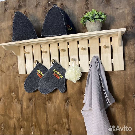 Вешалка настенная деревянная