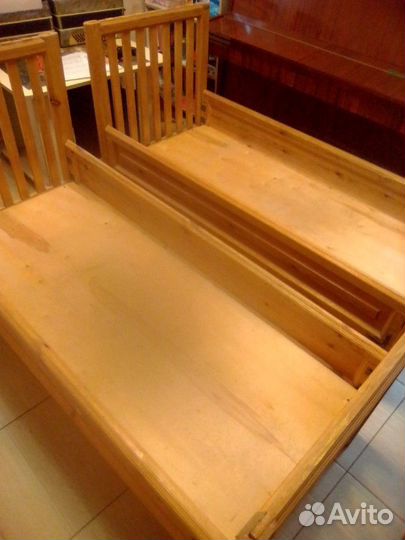 Две деревянные подростковые кровати ручной работы