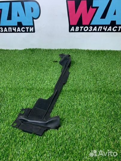 Уплотнитель крыла правый Audi A8 D5