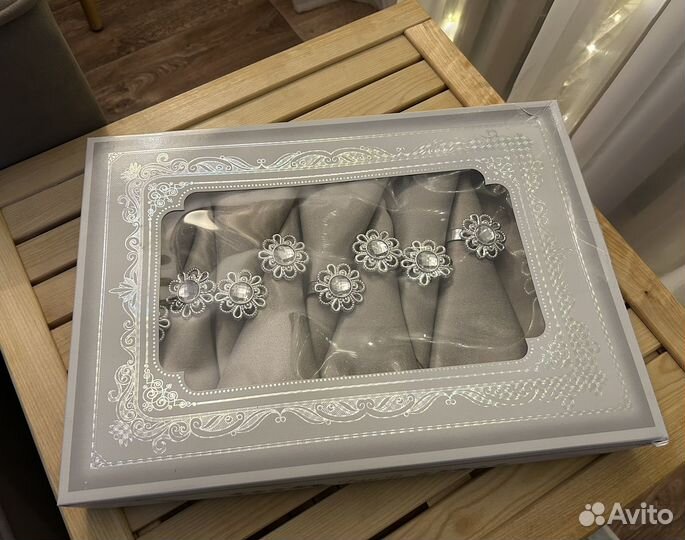 Скатерть+8 салфеток с кольцами-держателями