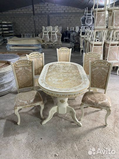 Стол и стулья