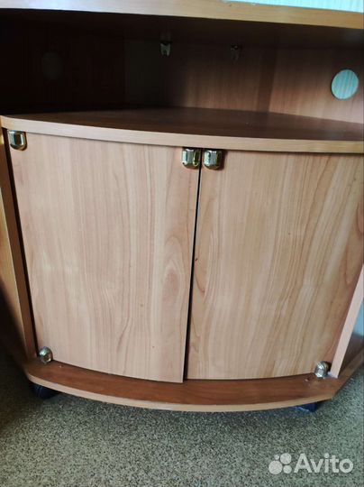 Тумба под телевизор угловая