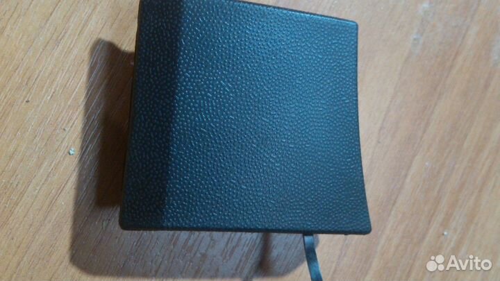 В наличии Заглушка буксировочного крюка переднего