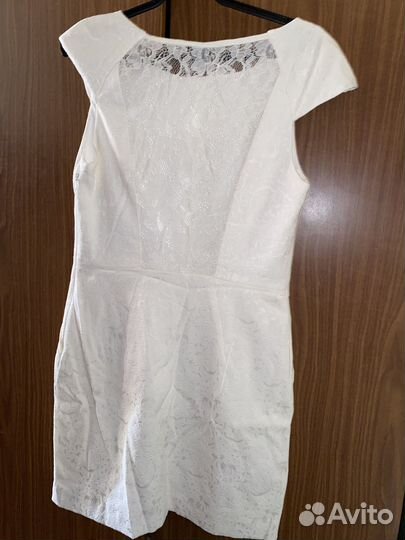 Платье белое