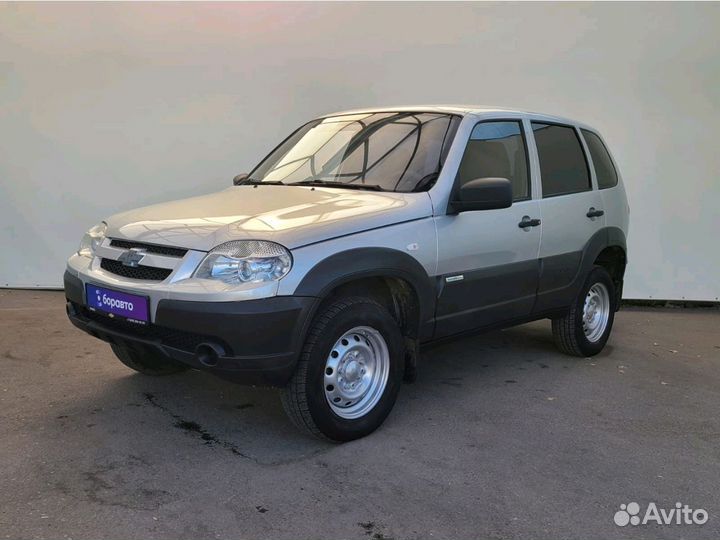 Нива белая классика. Нива 21214 2012 года. Нива с пробегом в липецке. Нива с пробегом в липецке. Нива с пробегом в липецке.