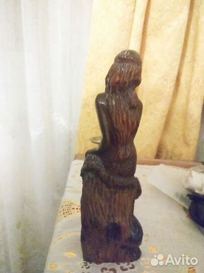 Статуэтка из дерева 