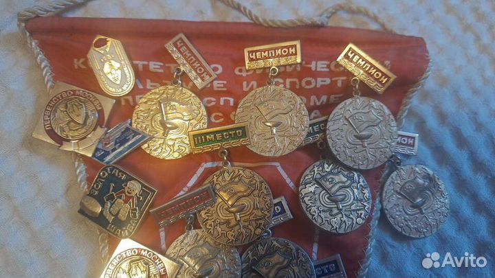 Значки, медали, спортивные разряды, жетоны