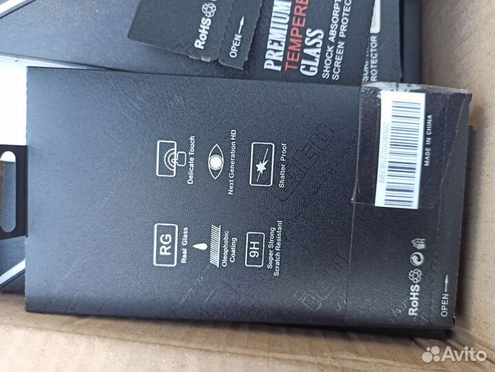 Коробка с защитными стеклами для iPhone 4