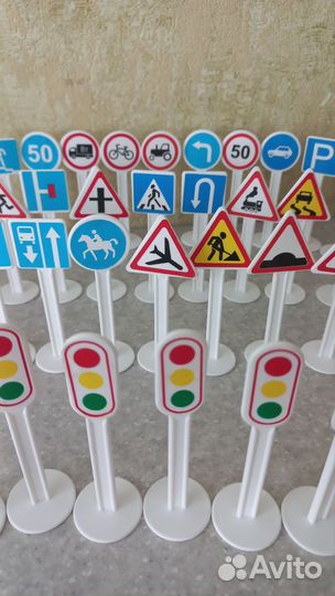 Машинки металл., светофор, дорожные знаки
