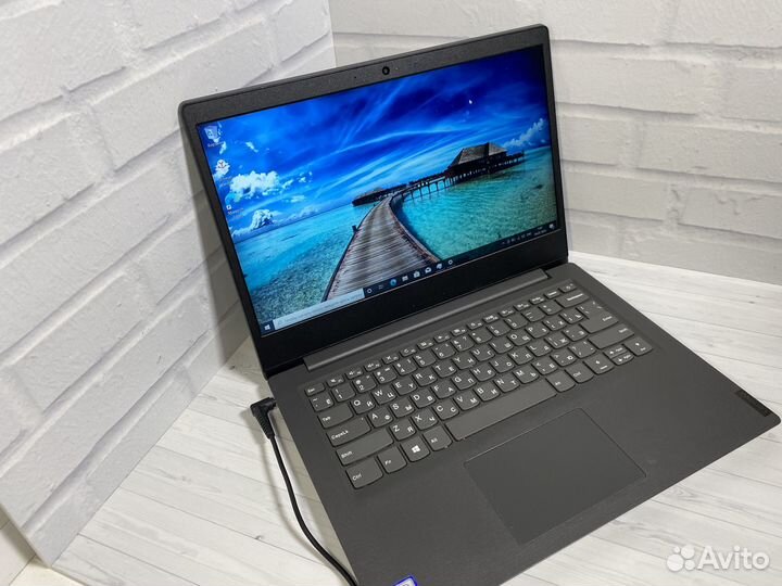 Шустрый ноутбук Lenovo i3-8130/SSD240/8gb