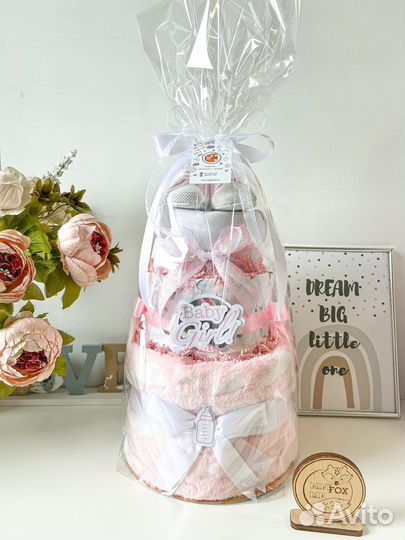 Торт из памперсов, подарок на выписку для девочки