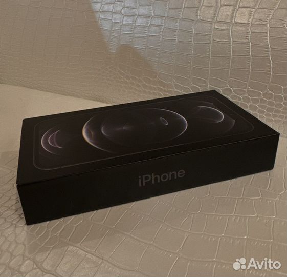 Коробка от iPhone 12 pro