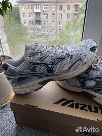 Кроссовки mizuno