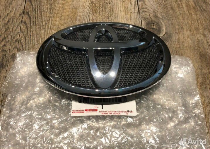 Toyota Corolla e150 Эмбелема решетки радиатора