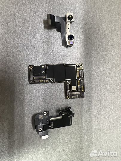 Материнская плата на iPhone 12 pro max (нерабочая)