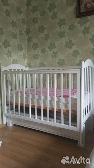 Детская кроватка и матрас