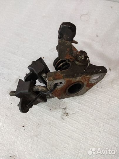 Крюк капота bmw 5 e60