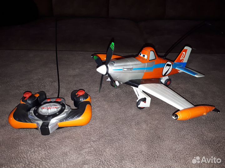 Самолет игрушка