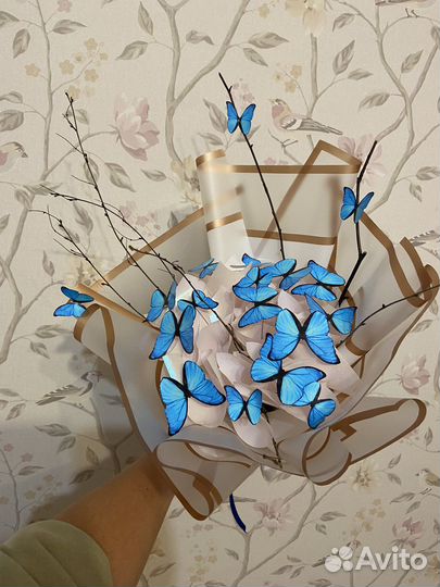 Букет из бабочек с гирляндой