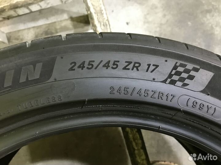 Michelin Pilot Sport 4 245/45 R17