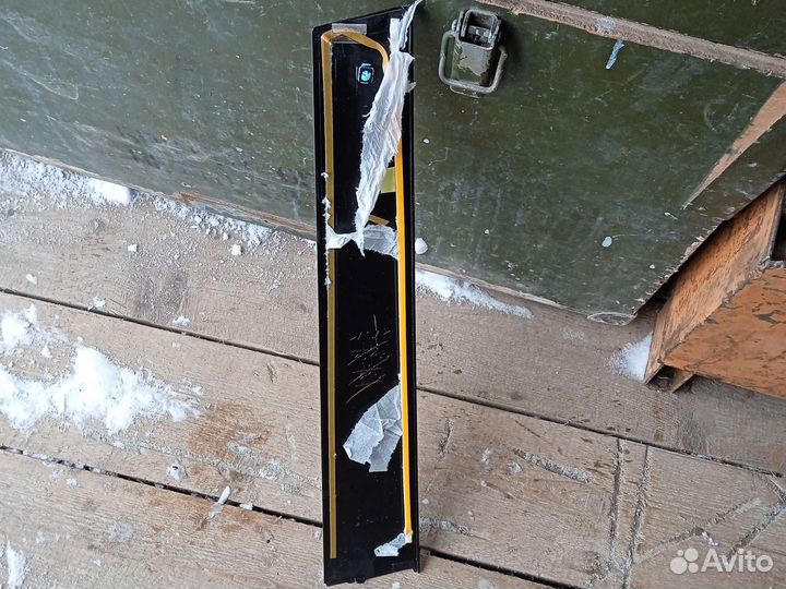 Накладка двери передней правой Toyota Land Cruiser