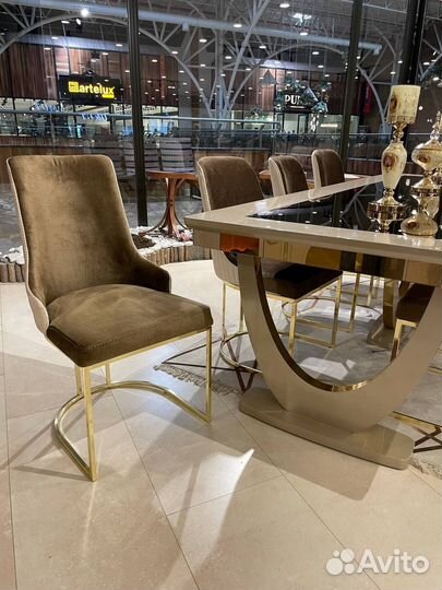 Стол и 8 стульев