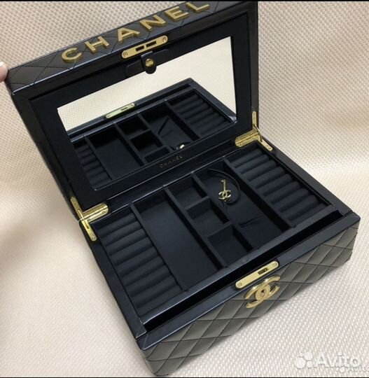 Шкатулка Chanel для украшений