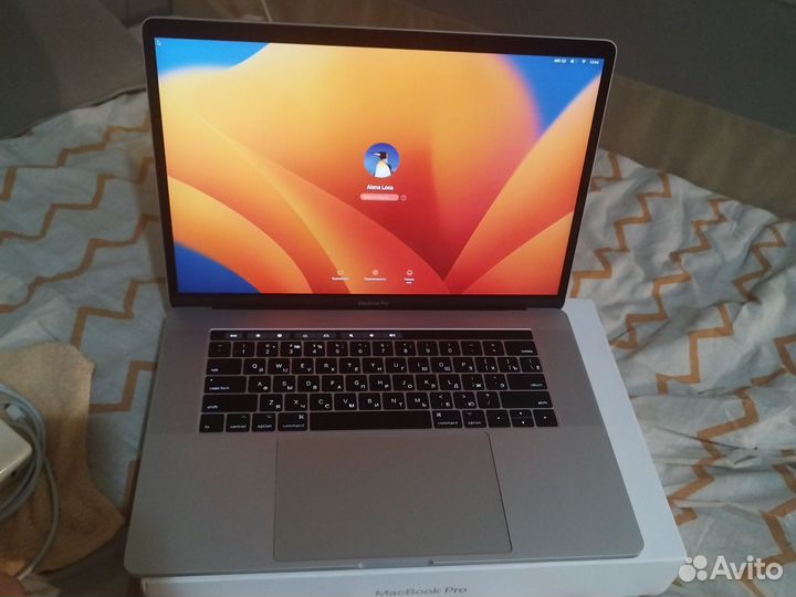 Продам макбук про 15 inch.2017 года