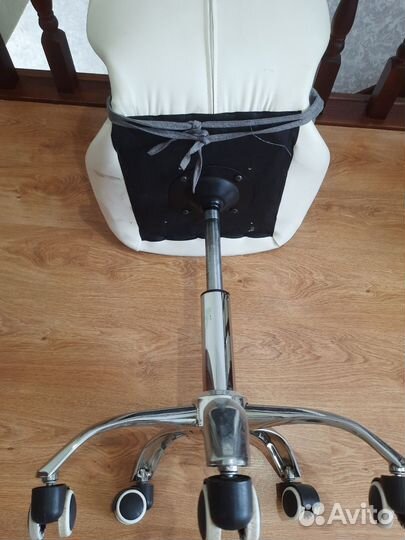 Продам стул б/у, для мастеров салона