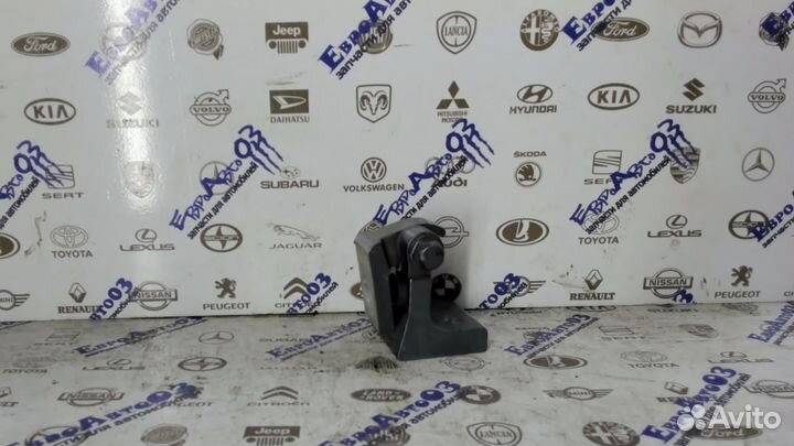 Петля правая верхняя Porsche Cayenne 2003-2010