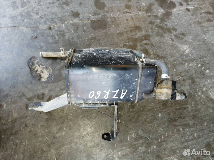 Абсорбер топливного бака Toyota Voxy AZR60G