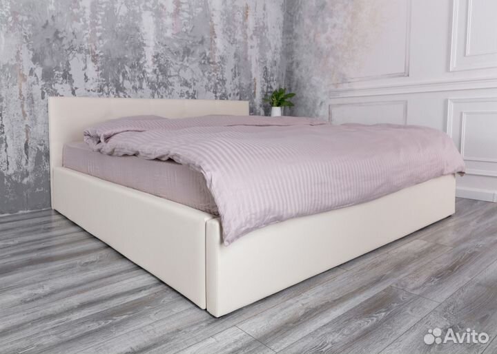 Кровать с матрасом