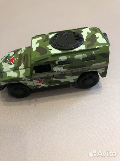 Машина военная джип