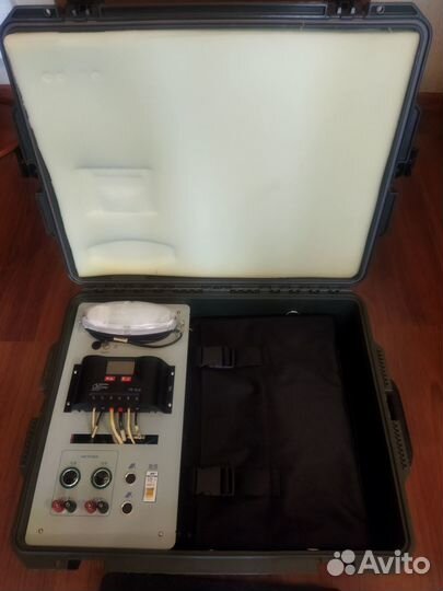 Зарядная станция 12 V на солнечной батарее в кейсе