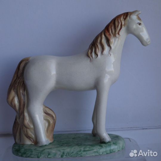 Авторская фарфоровая статуэтка Лошадь,Н.Пензина