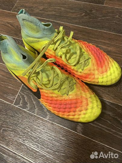 Футбольные бутсы футзалки