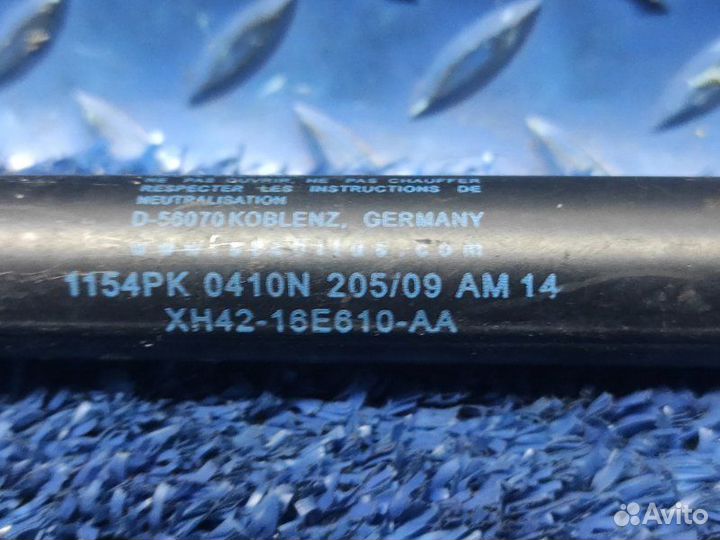 Амортизатор капота Range Rover Vogue 3 L322