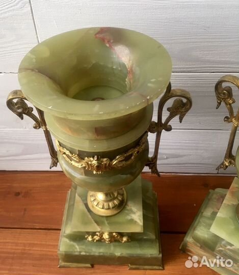 Старинные вазы из оникса