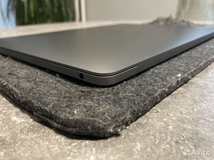 Apple MacBook Pro 13 2020 i5/8/256 как новый