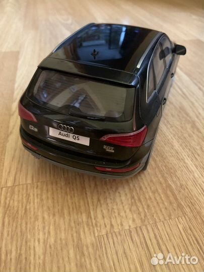 Модель автомобиля 1 : 18 audi Q5 kuosho