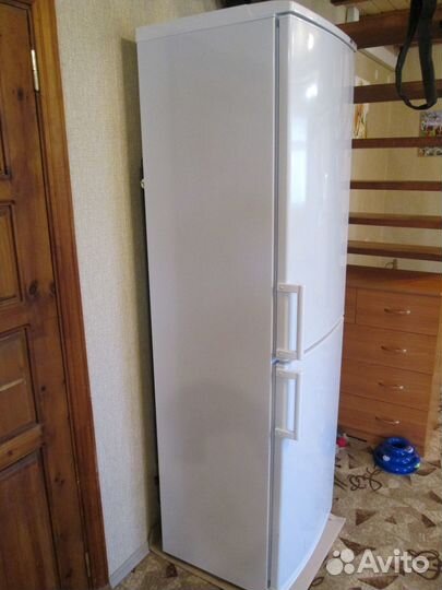 Холодильник Atlant большой прекрасное состояние