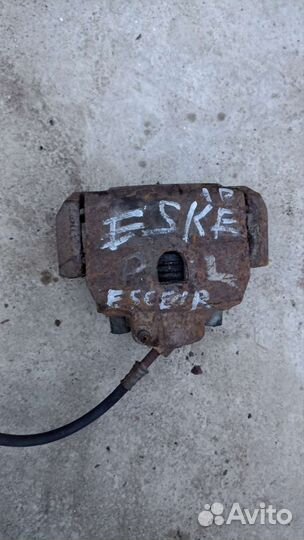 Ford Escape левый передний суппорт