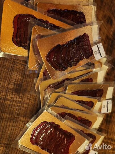 Сыровяленные деликатесы из мраморной говядины