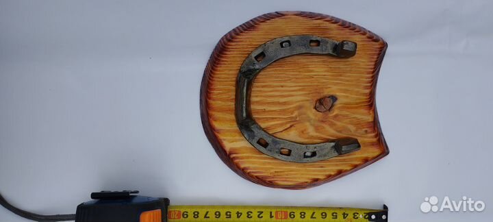 Подкова настоящая и бык