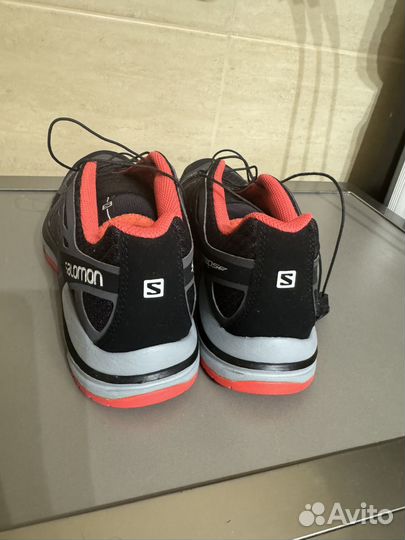 Кроссовки женские трекинговые salomon