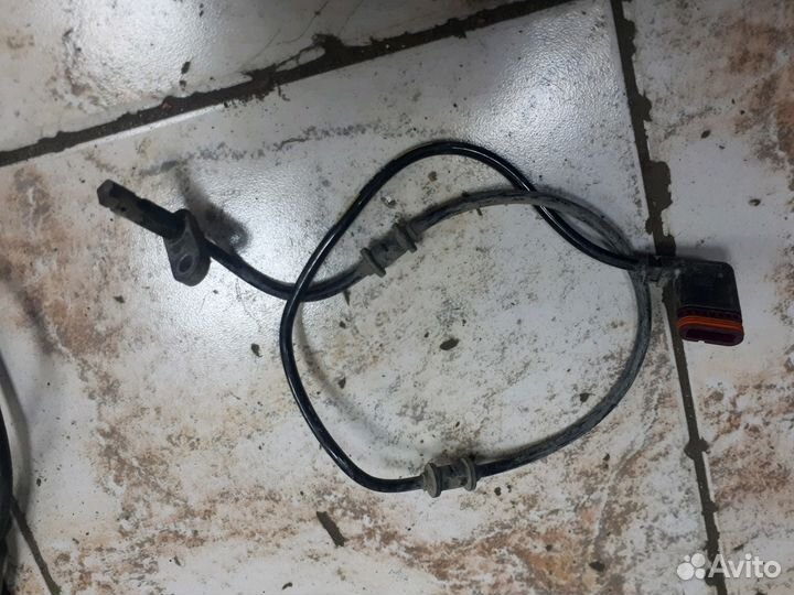 Датчик абс Мерседес w212