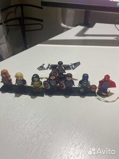 Контейнер лего и минифигурки марвел