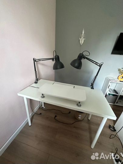 Маникюрный стол с вытяжкой